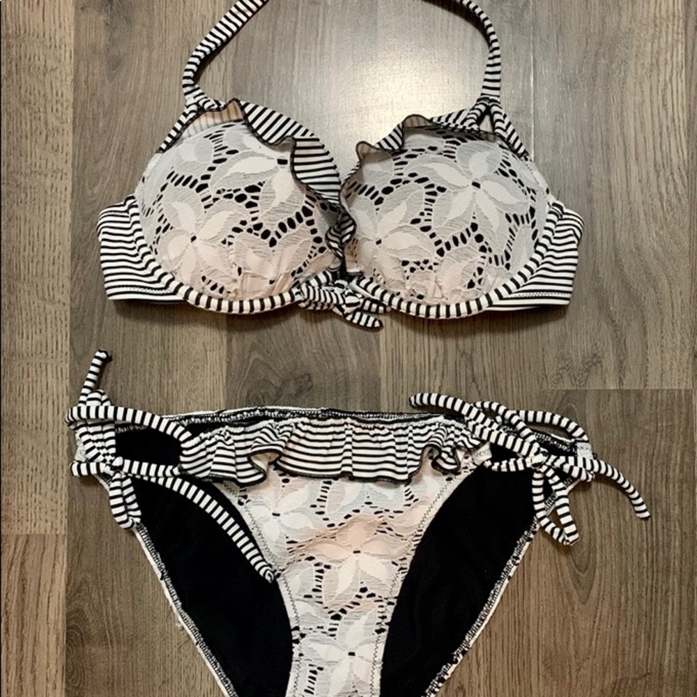 Victoria Secret 32B 34A S Lace Ruffle bikini NWOT